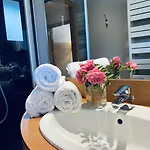 ホテル Les Reflets Du ジェラールメ