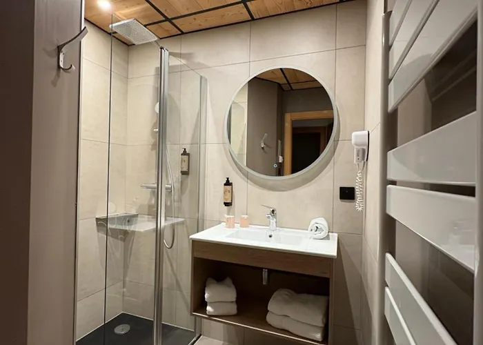 ホテル Les Reflets Du ジェラールメ